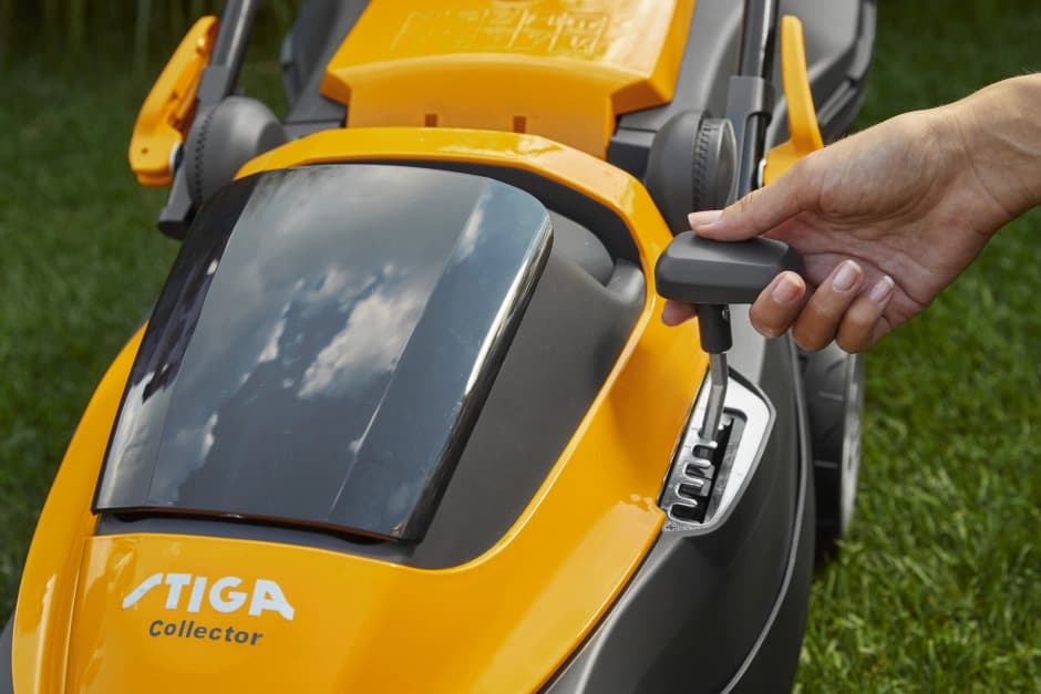 Akumulátorová kosačka STIGA Collector 136 AE Kit