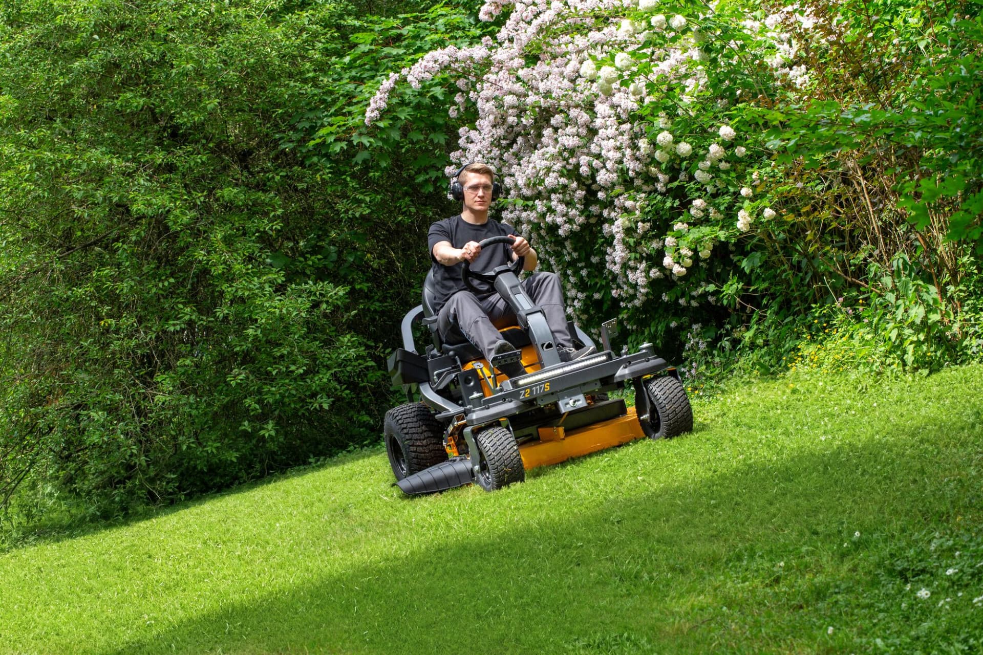 ZeroTurn Rider Cub Cadet ZTS3 127
