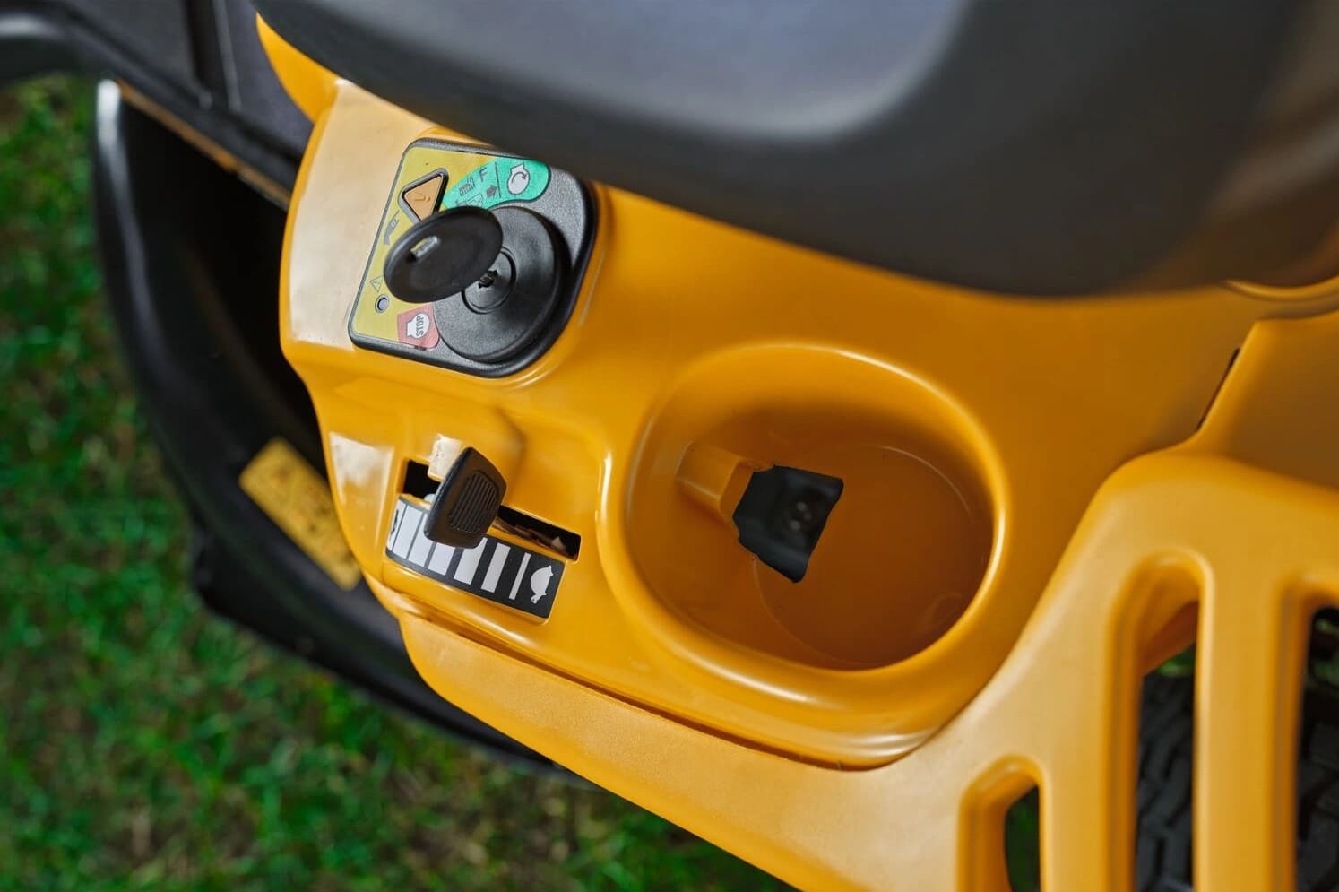 Záhradný rider Cub Cadet LR2 NR76
