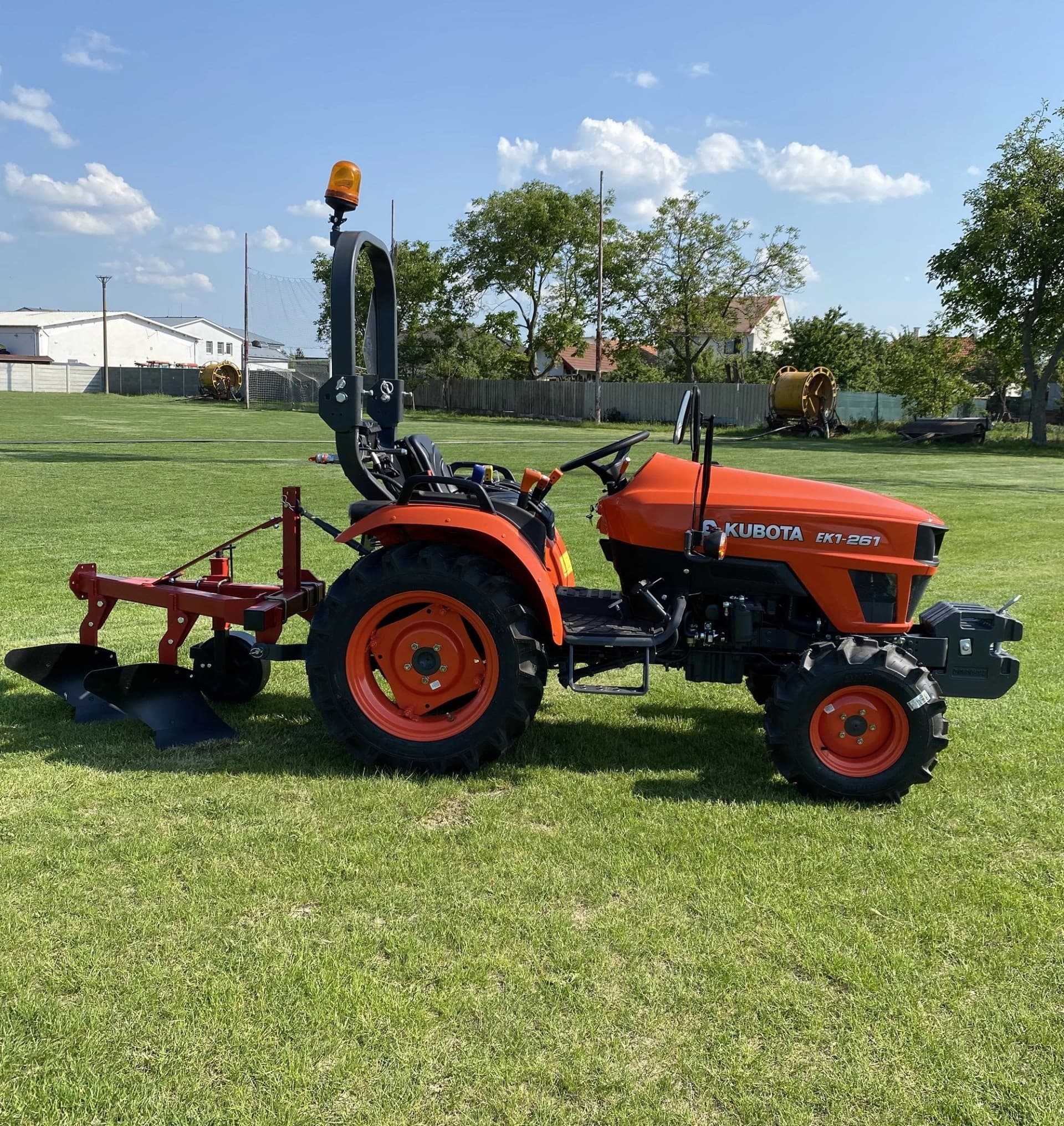 Traktor Kubota EK1261DT, pluh, rotavátor
