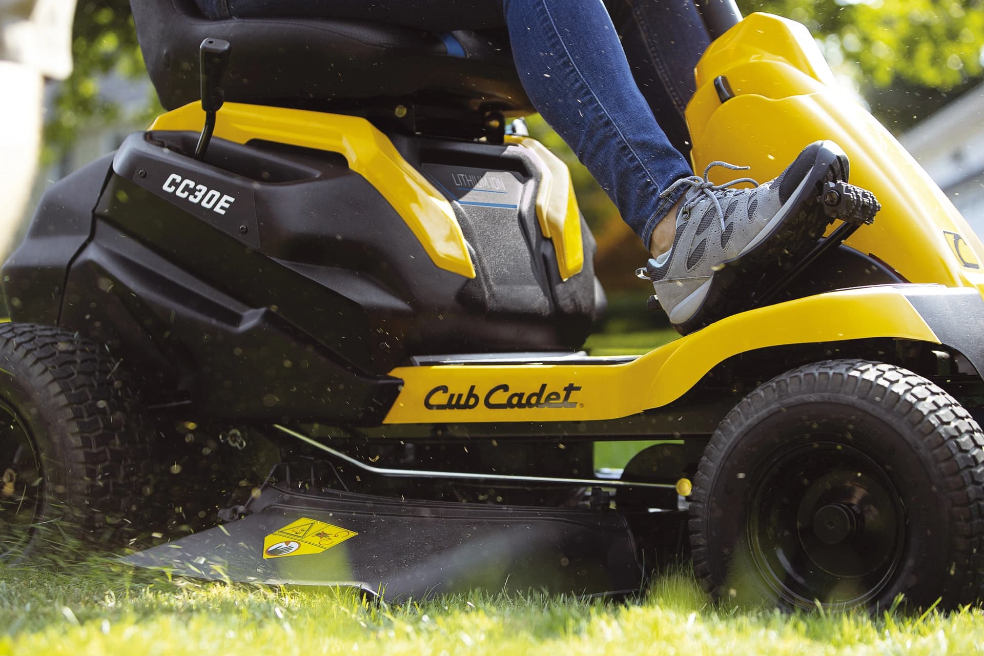 Záhradný rider CubCadet LR2 ES76