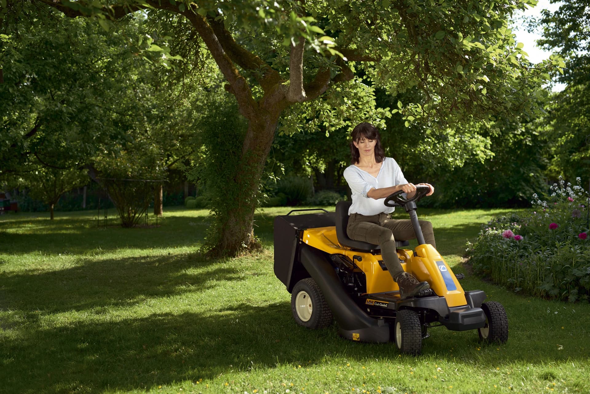 Záhradný rider CubCadet LR2 ES76