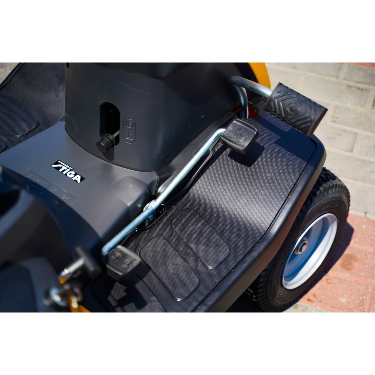 Záhradný rider STIGA COMBI 166 ST